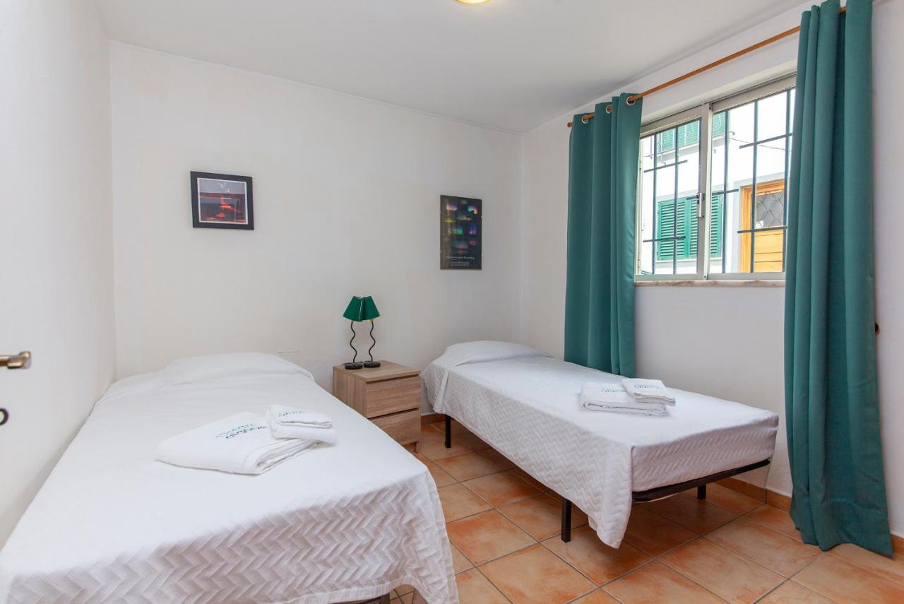 B18 - Village Street Apartment ラゴス エクステリア 写真